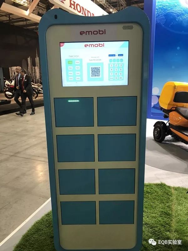 「米兰展独家」弯的电池？可当作充电宝的电池？外国人真会玩！