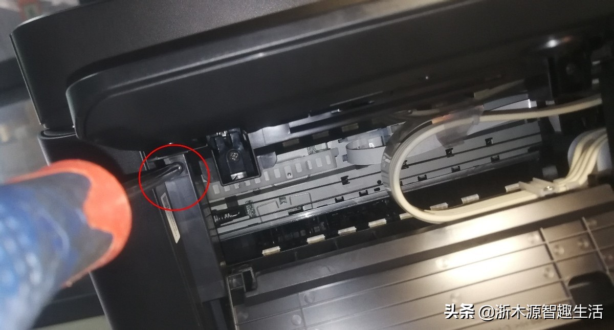 爱普生l551打印机一直显示卡纸,爱普生3219打印机卡纸怎么解决