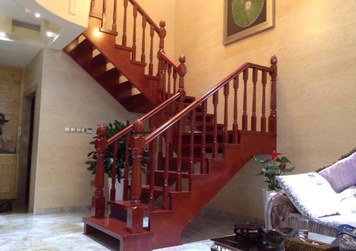 实木楼梯支撑有裂纹怎么办,楼梯坏了怎么维修