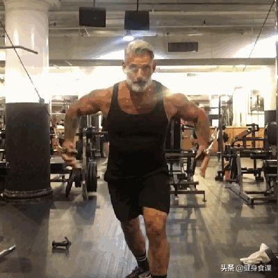 健身蛋白粉一定要偏湿润的好吗,新手健身喝什么样的增肌粉好