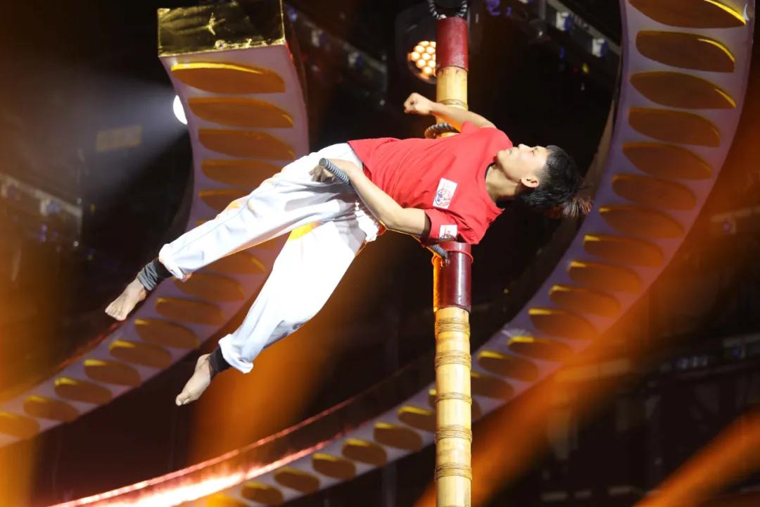 文安VS特克斯|少年展示传承600余年的高杆绝技,每一个动作都令人心惊胆颤