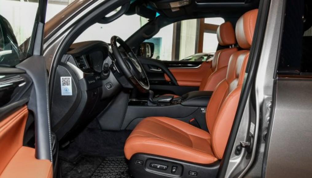 lx570不输揽胜,雷克萨斯lx5702023款内部空间