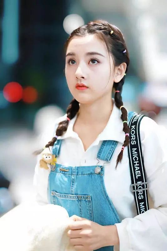 宋祖儿帆布包,宋祖儿包包里装什么