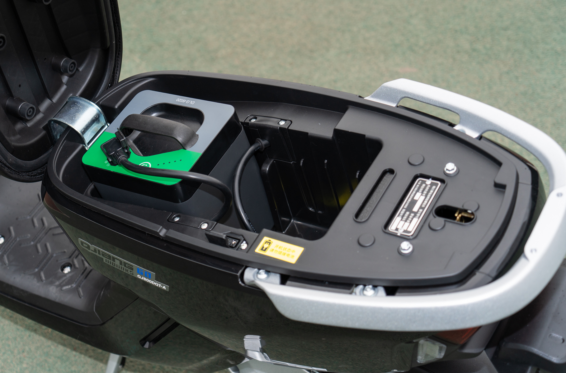 电动车别只认小牛，钱江摩灵能上三种牌，十分给力