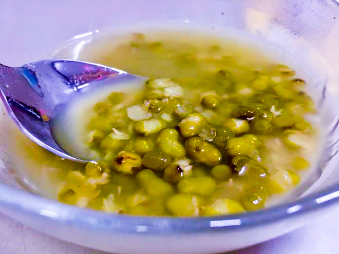 煮出颜色碧绿的绿豆汤的正确方法,怎么煮出来的绿豆汤不会变颜色