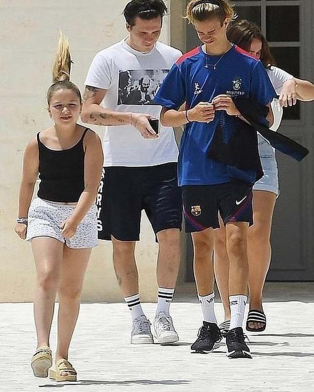 小七贝克汉姆骑马,小七贝克汉姆被二哥抱