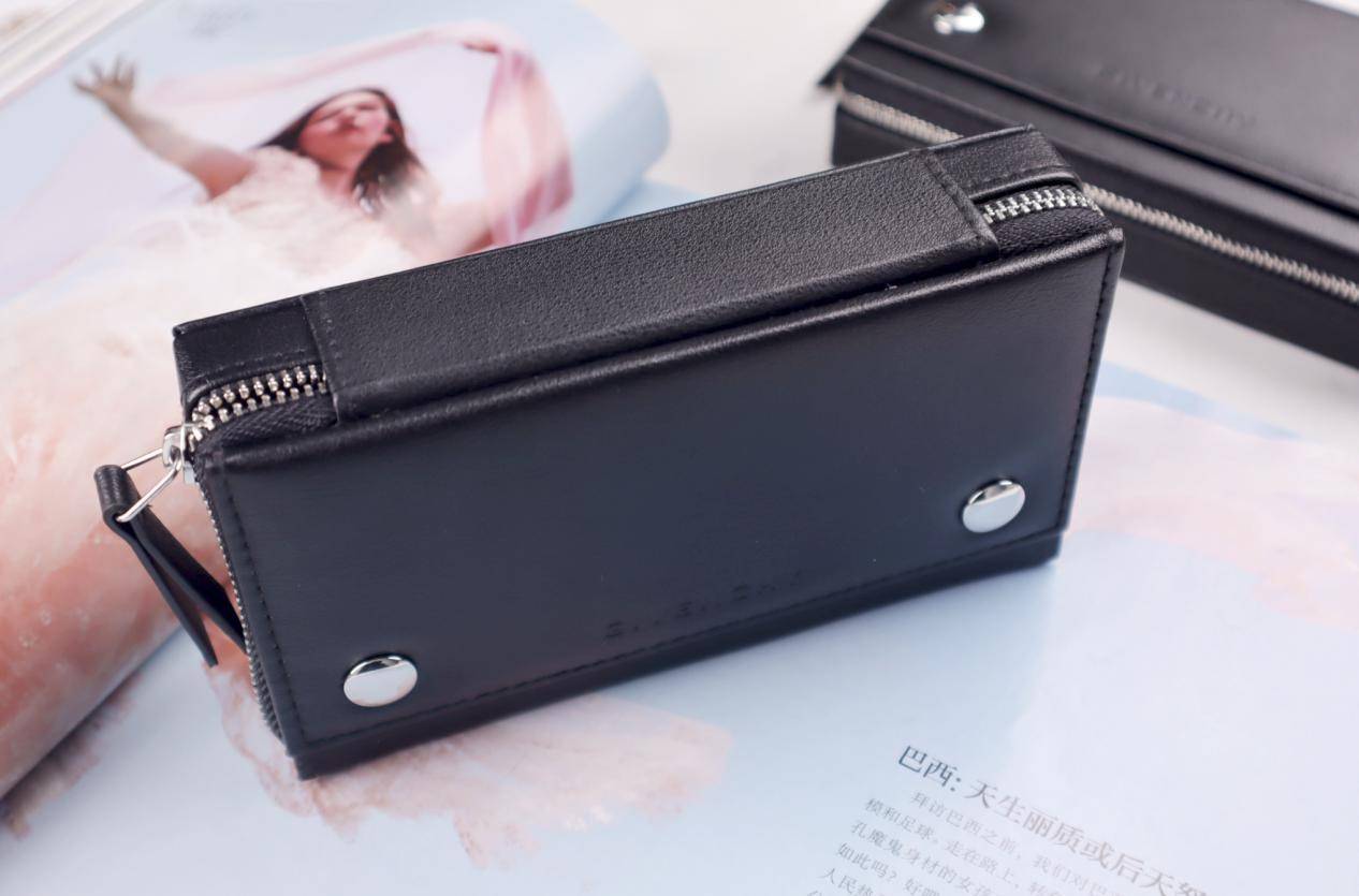 纪梵希唇彩口红,既是口红又是润唇膏