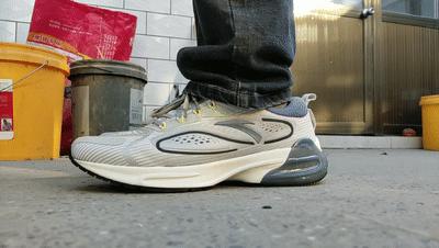 安踏xkeithharing联名系列,咕咚安踏联名跑鞋