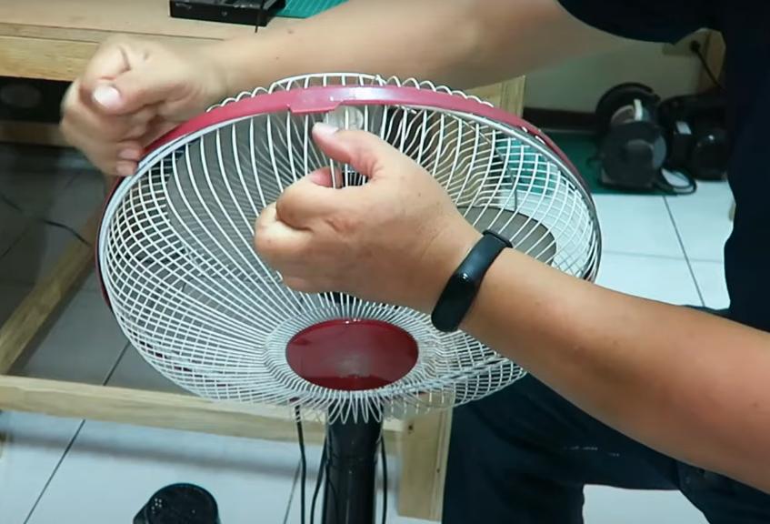 家用电风扇常见故障维修方法,立式电风扇怎么拆下来就坏了