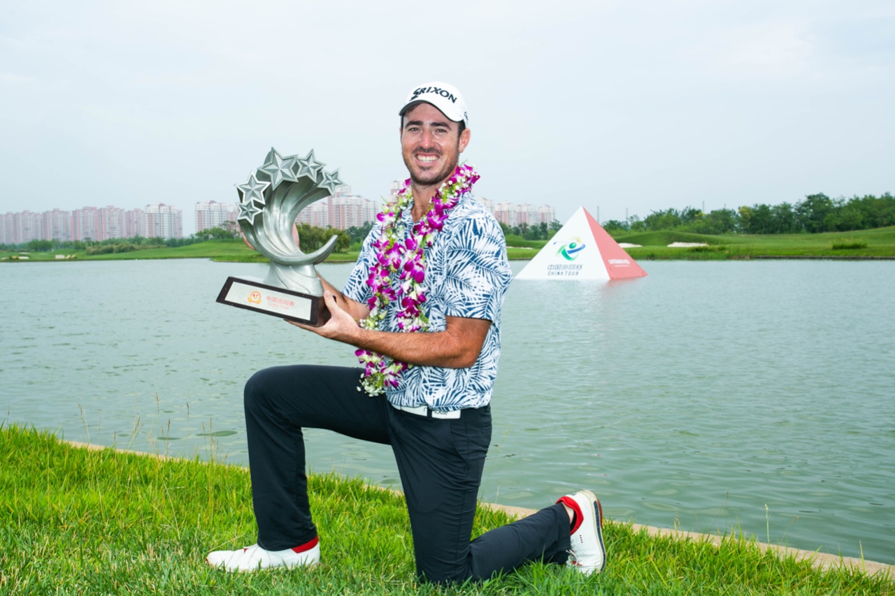 冯珊珊登顶高坛世界第一,点评冯珊珊夺得九个冠军