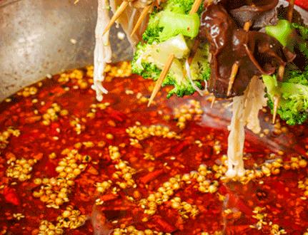 Wow~穿红衣就免单117！这家店到底什么来头！