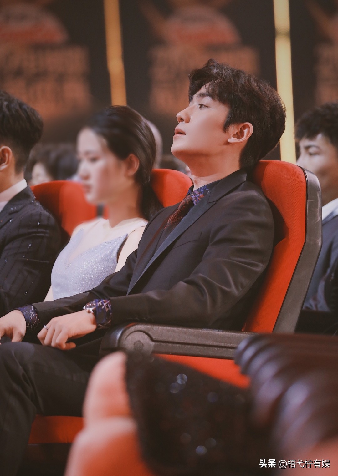 朱一龙和严屹宽,朱一龙和丁黑导演关系