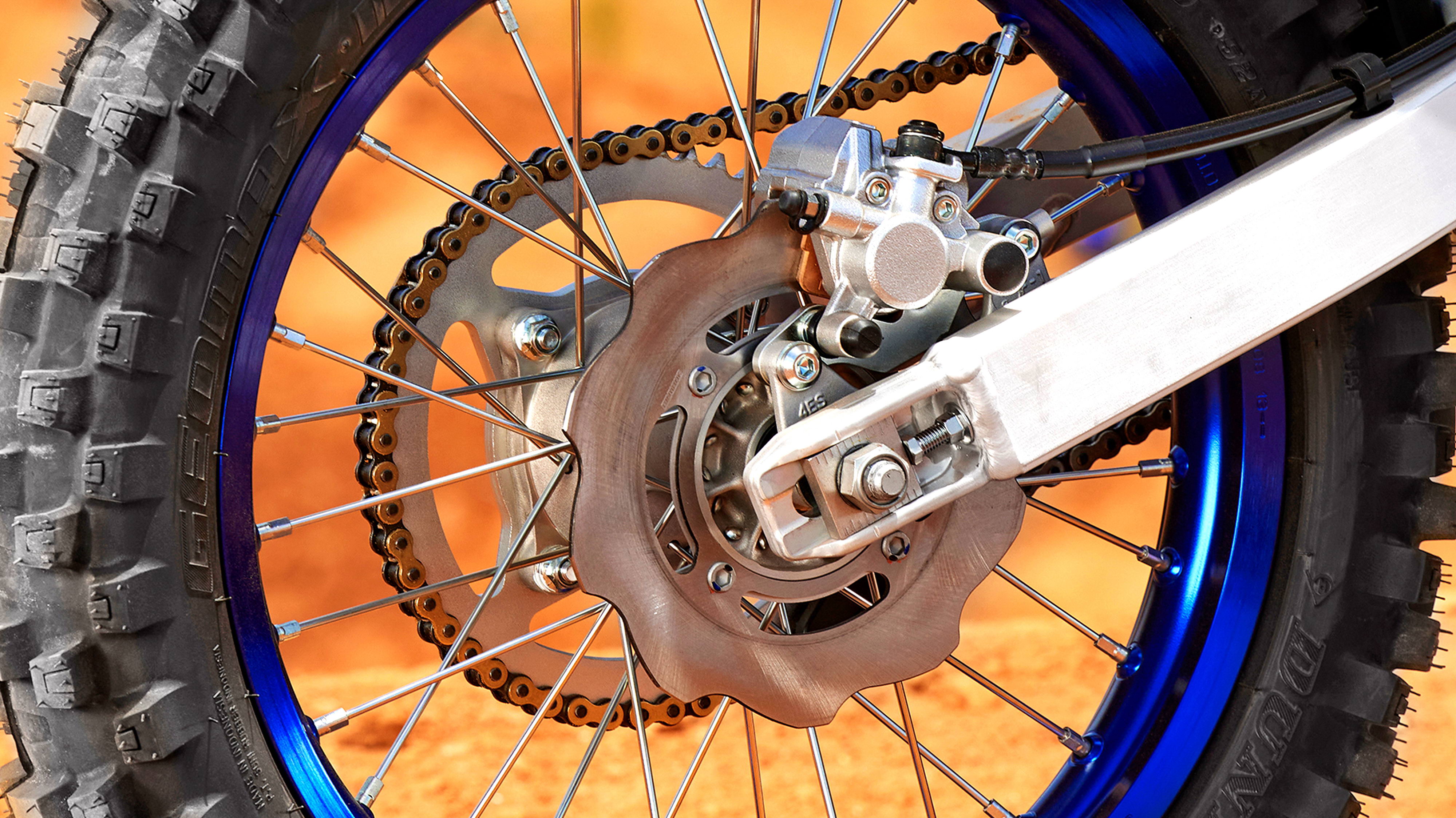 完全颠覆了我对漂移的认识,颠覆了我对比亚迪汽车的认知