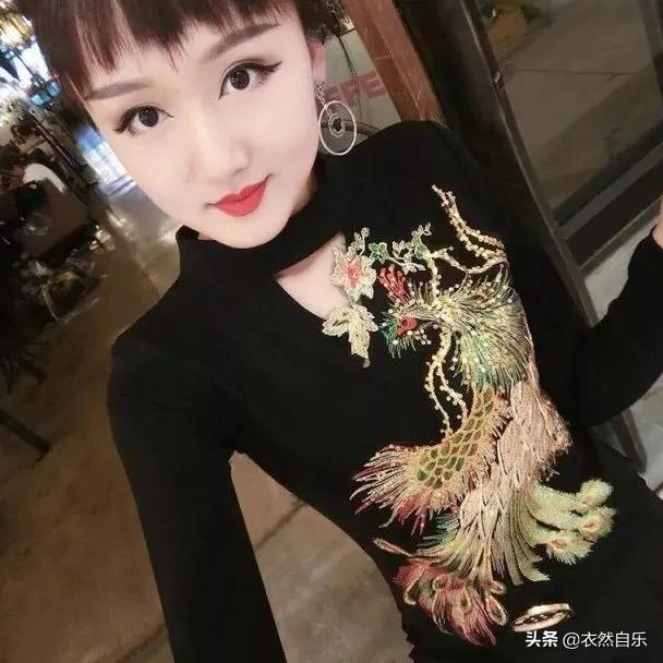 欧版小衫配什么内搭,配白裤子遮肚子小衫时髦又洋气