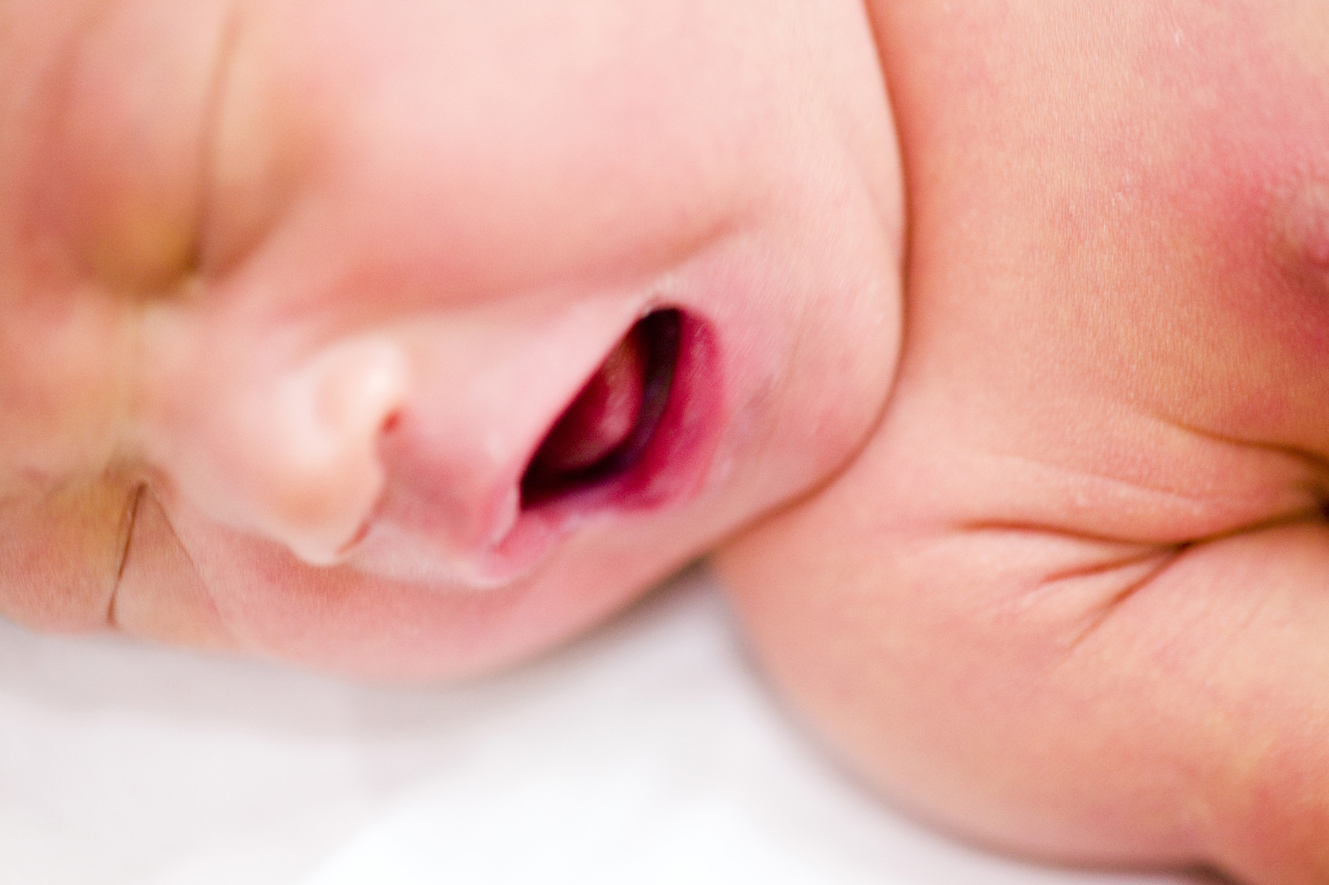 0-3岁宝宝哄睡难入睡,三个月婴儿难以哄睡的原因