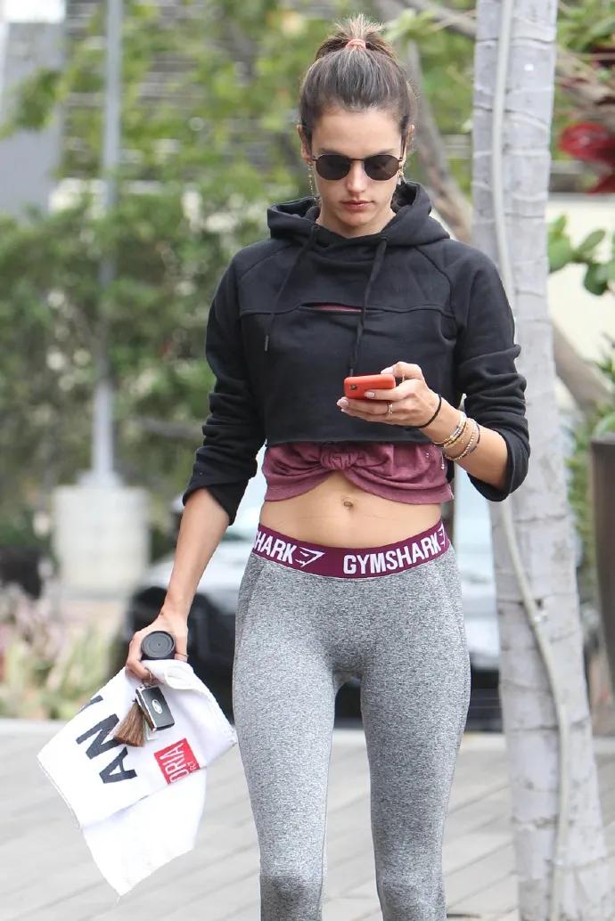 巴西超模安布罗休男友,巴西超模安布罗休写真