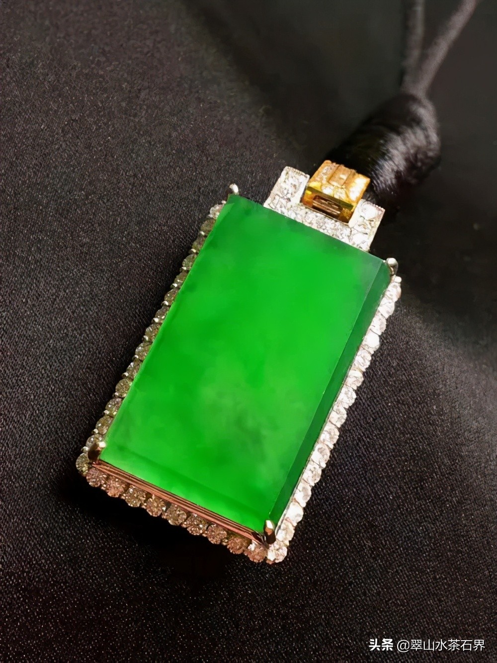 翡翠有几种颜色哪种颜色最贵,翡翠高冰蓝水哪种颜色好