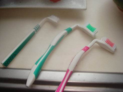 一次性马桶刷家用无死角清洁,废旧牙刷清洁妙用