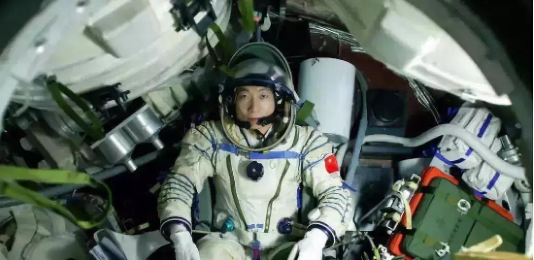 我国第一名宇航员杨利伟，现在生活得怎么样？