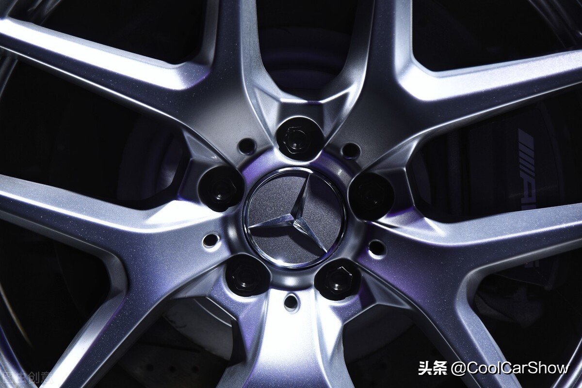 轮毂改黑绿双拼色案例,轮毂换色教程