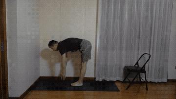 跪立下腰手摸地板基本功训练视频,深入前屈练习技巧