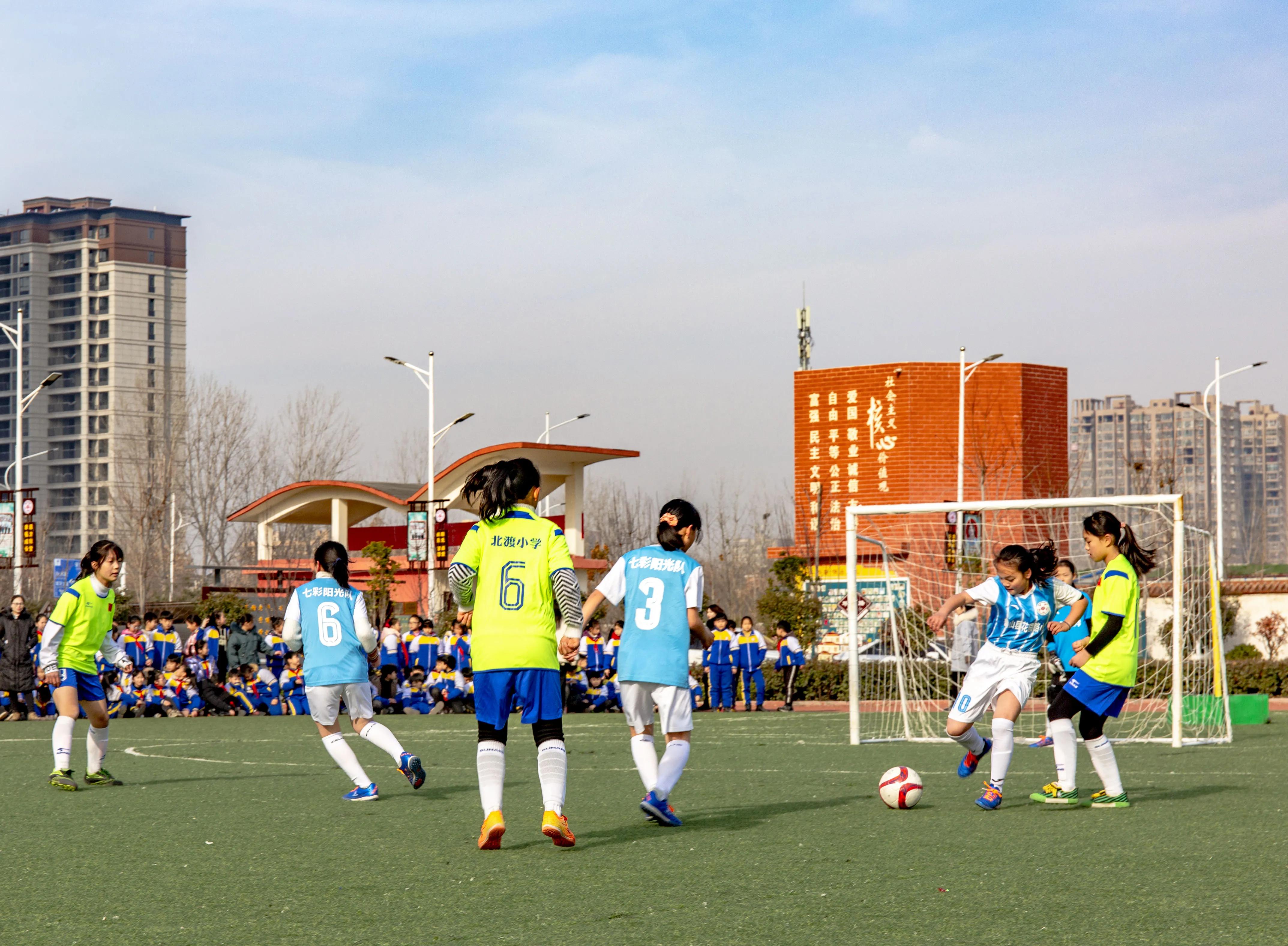 蹇箰瓒崇悆浼存垜鎴愰暱鍏崇埍鐣欏畧鍎跨,瓒崇悆閫佹暀涓嬩埂娲诲姩