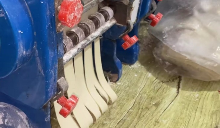 一家板面店一碗板面可以挣多少钱,山东卖板面餐饮现状