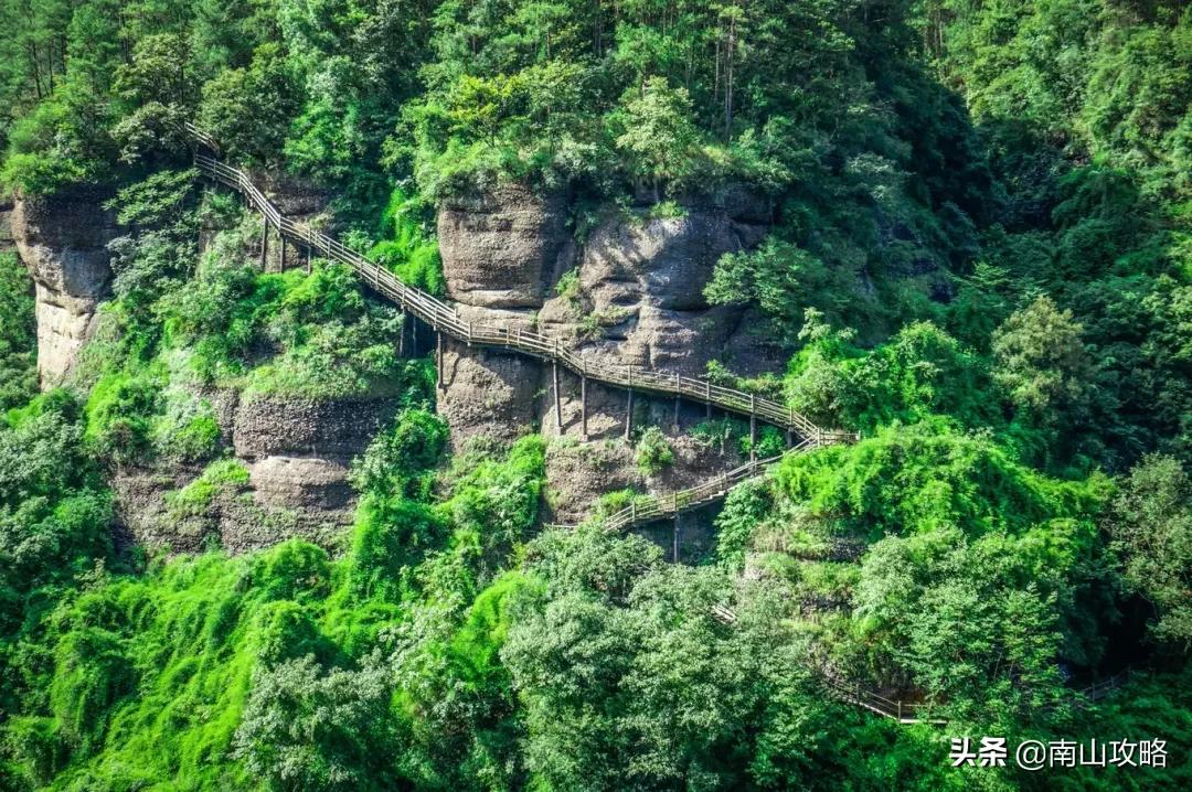 8月避暑推荐 (七月避暑人少的地方)