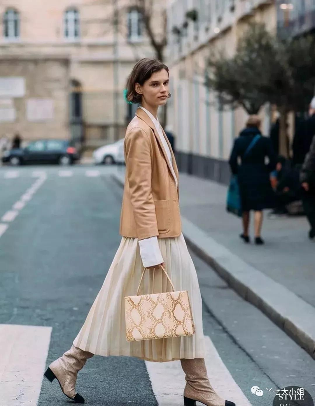 秋冬一定要穿出时髦贵气感,今年秋冬最时髦的颜色搭配