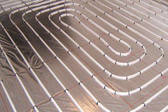 地暖安装是不是很累的活,地暖怎么安装维修方便