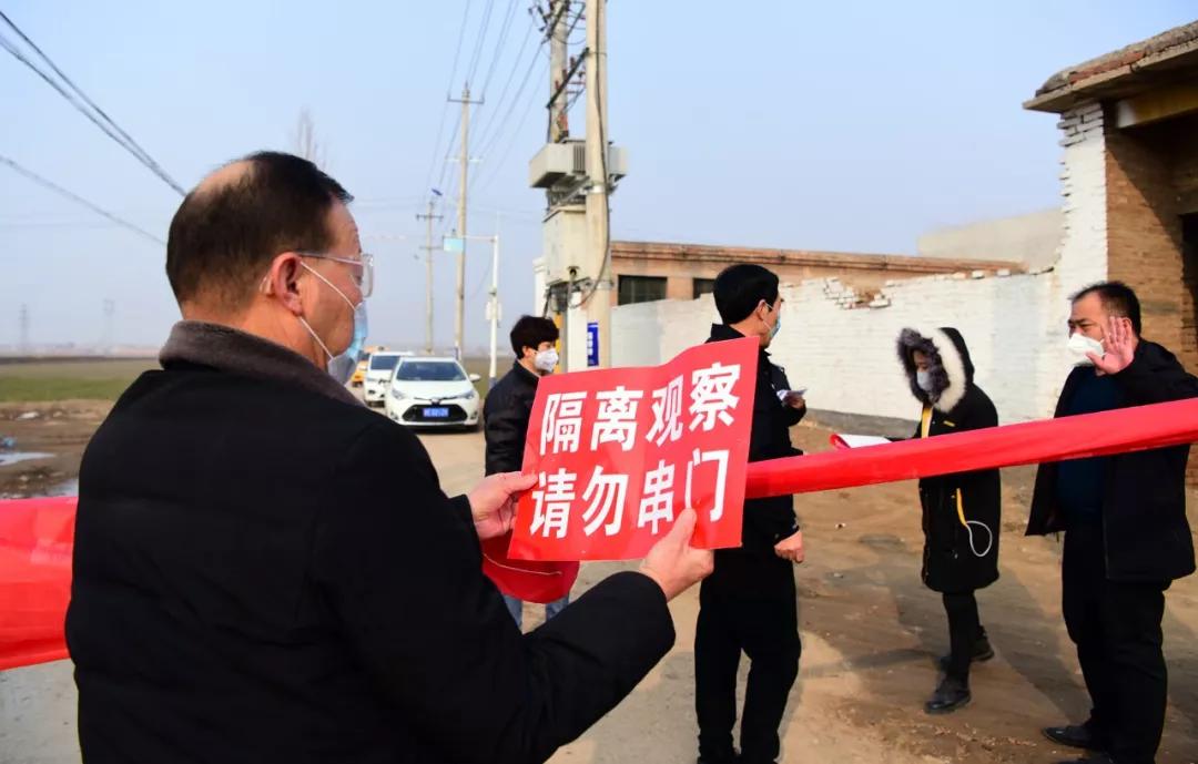 致敬坚守防疫一线的守门人,坚守岗位做表率抗击疫情当先锋