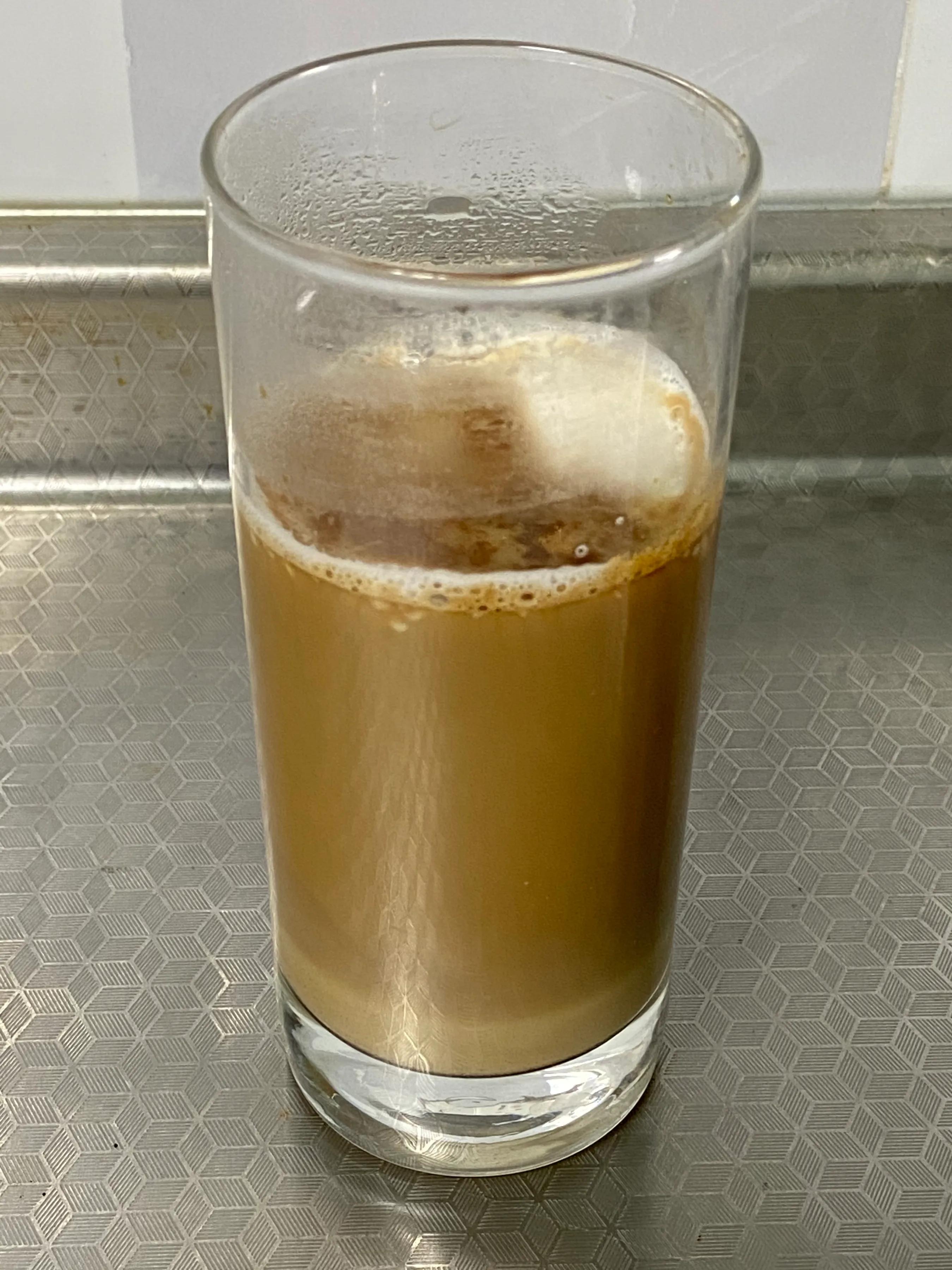 摩卡壶煮一人份的咖啡,煮一杯冰咖啡