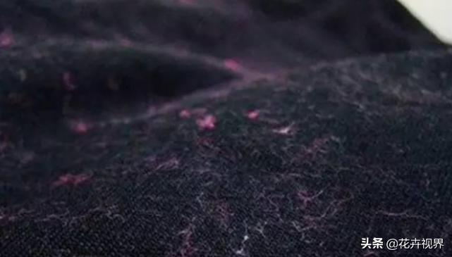 衣服粘毛没有工具怎么处理,衣服粘毛不用愁