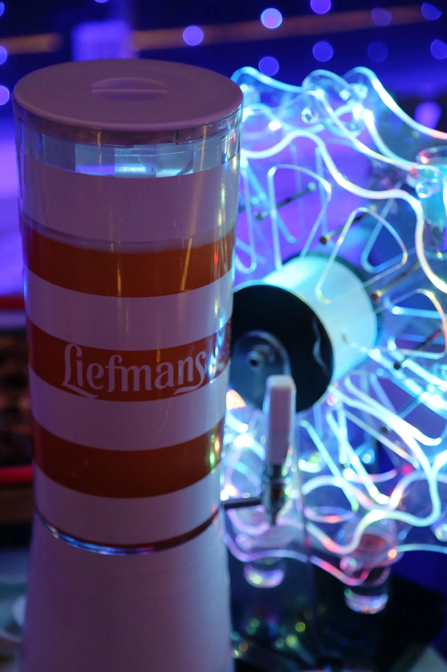 厦门海边酒吧餐厅,陪你看星辰大海图片