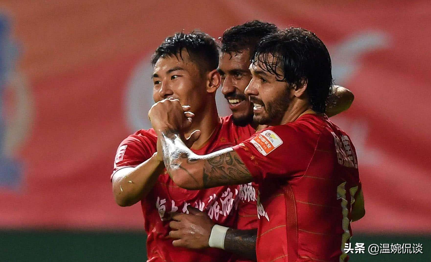 高拉特华夏幸福进球视频,高拉特一脚神仙球扛着华夏幸福走