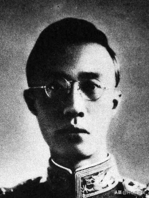 最后一个皇上溥仪被谁休了,清朝皇帝溥仪的悲惨一生