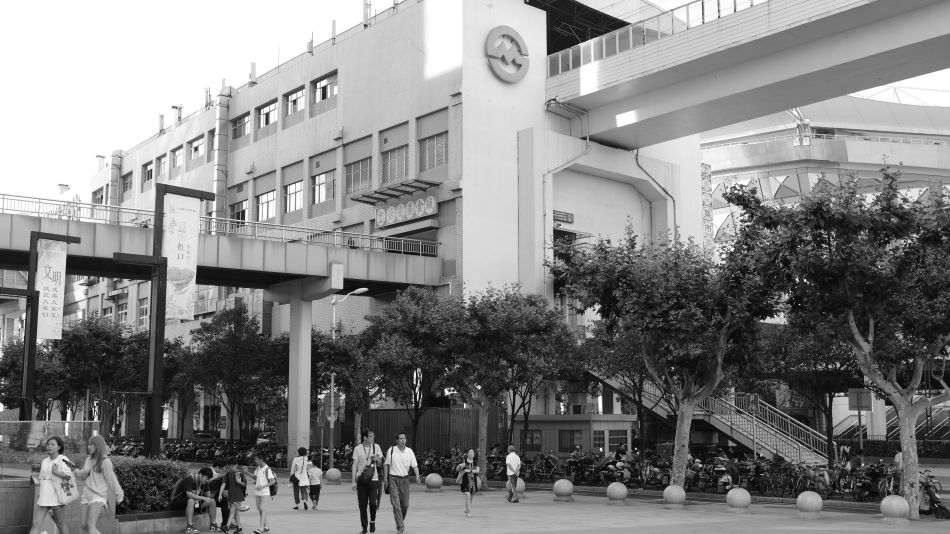 “活力纽带”焕活桥下空间-虹口足球场站桥下空间设计