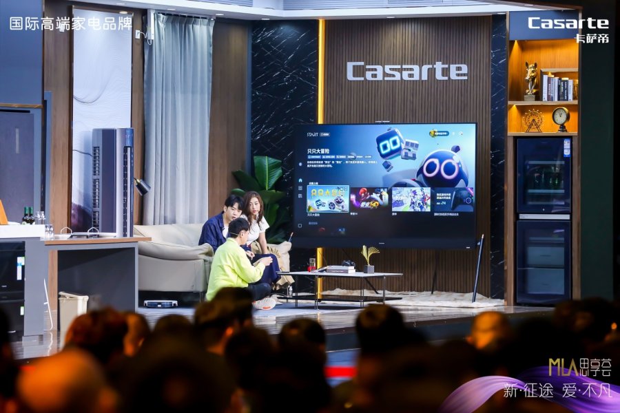 和女神体验卡萨帝银河电视“新客厅”:碰一碰就能看电影