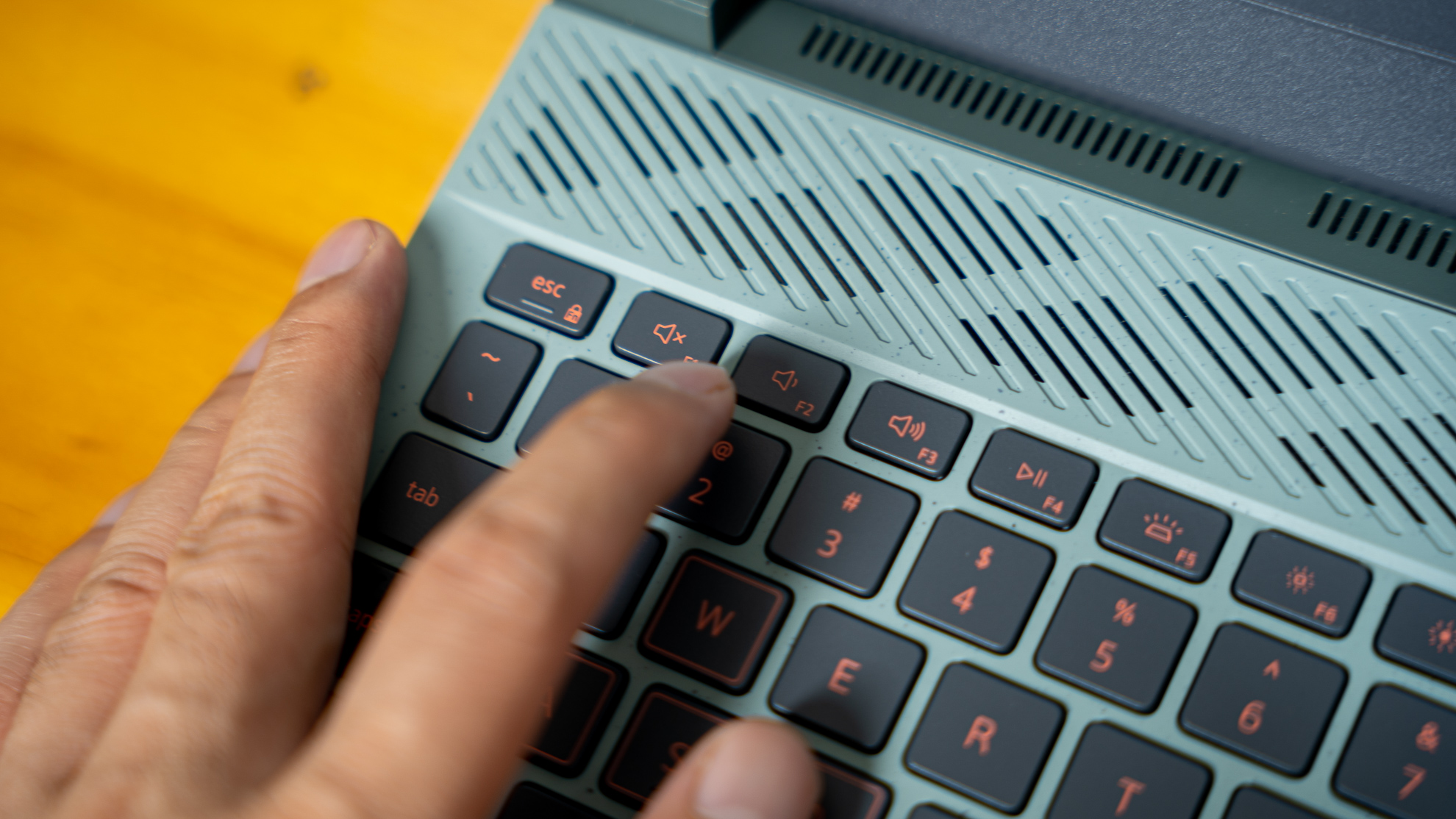 戴尔游匣g15如何开启独显直连,笔记本还可以怎么使用