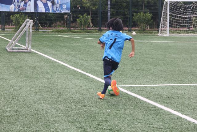 感受阳光感受生活的乐趣,感受阳光的美好传递运动的快乐