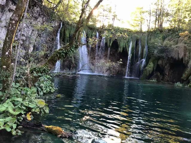 巴尔干半岛和阿尔巴尼亚,伯罗奔尼撒半岛和巴尔干半岛