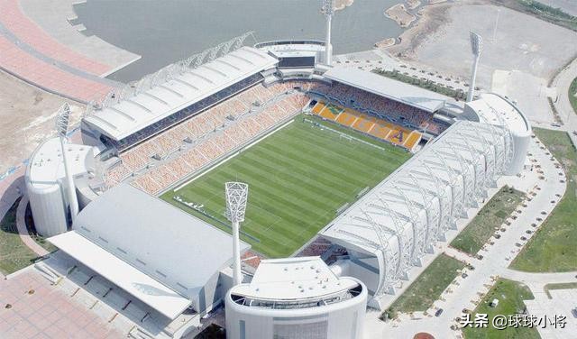 中国被荒废的足球场,荒废了几年的足球场