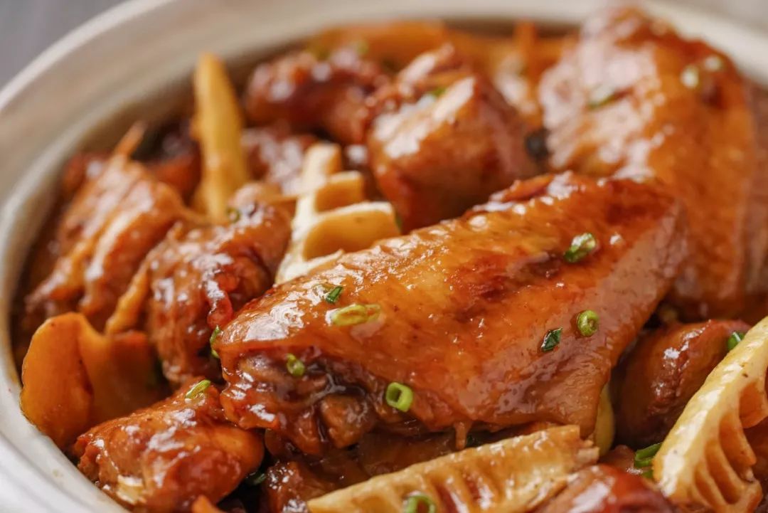 要想每天笑嘻嘻，不如竹笋焖个鸡？