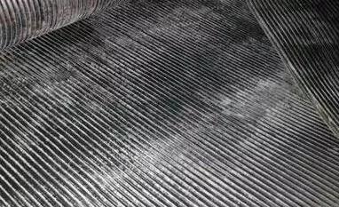 橡胶材质容易出现瑕疵,橡胶产品表面有流痕什么原因