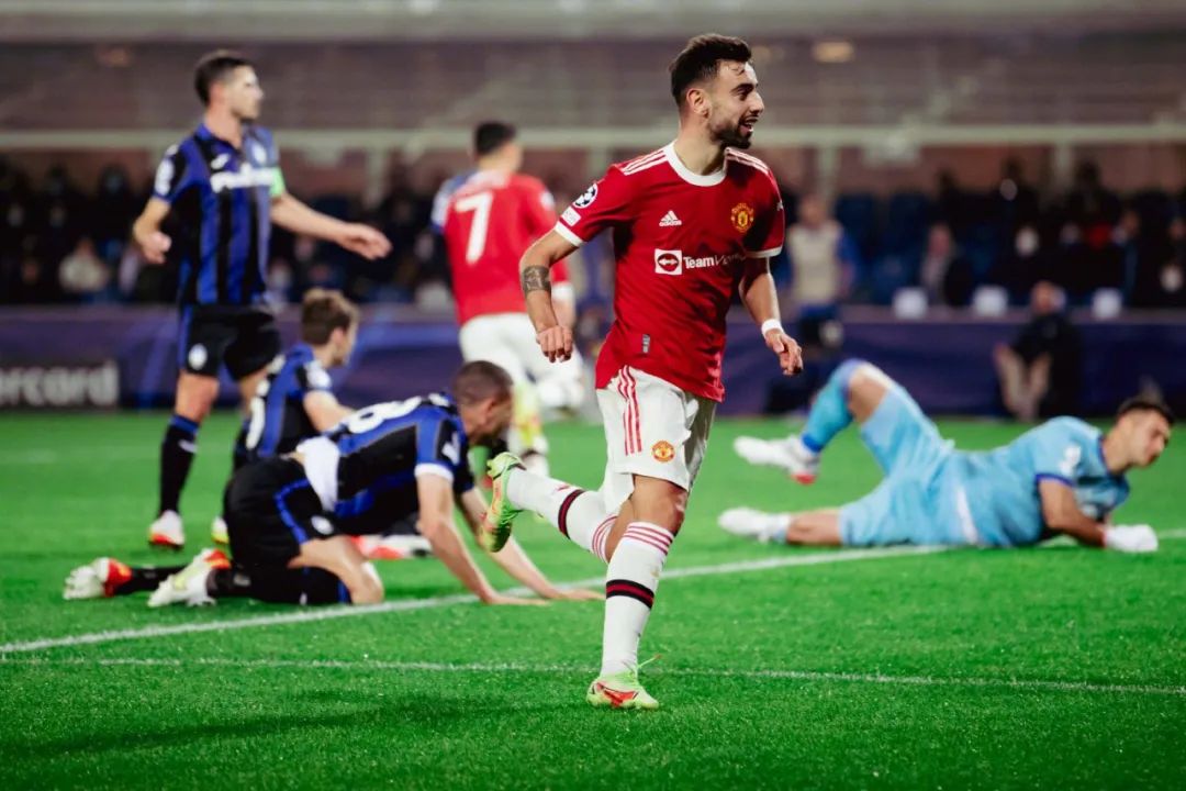 逗妹吐槽：C罗回曼联来养老？这明明是被啃老