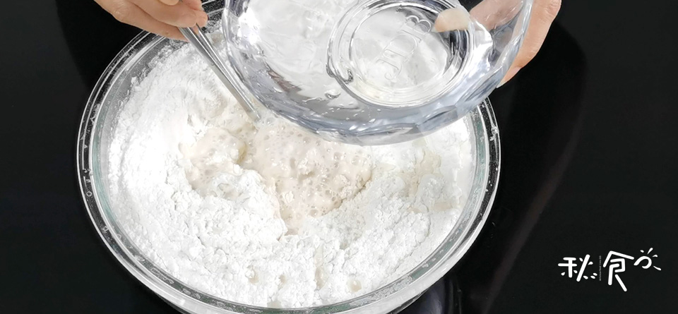 手把手教你做鲜肉包，发面、调馅用料是关键，汁鲜味美、暄软可口