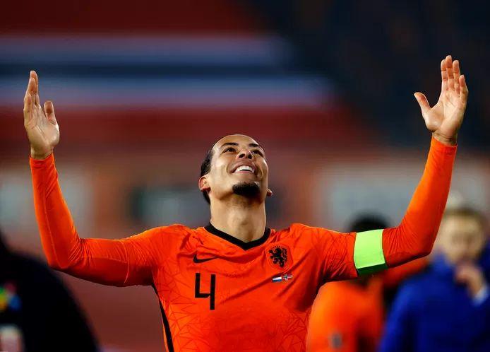 范加尔退役后视频,范加尔重回荷兰