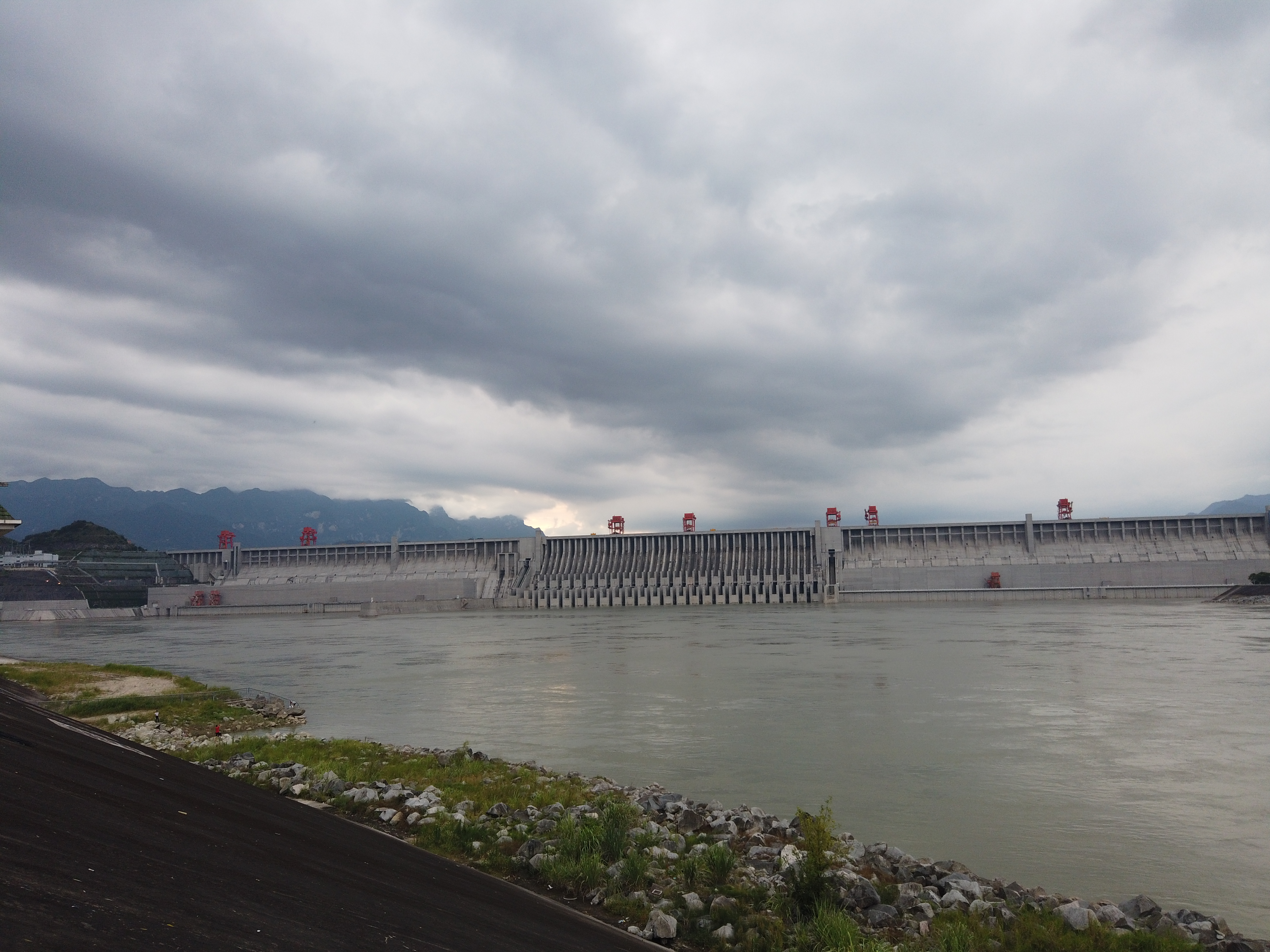 宜昌至三峡大坝自驾需要几个小时,从武汉的黄鹤楼到宜昌的三峡大坝