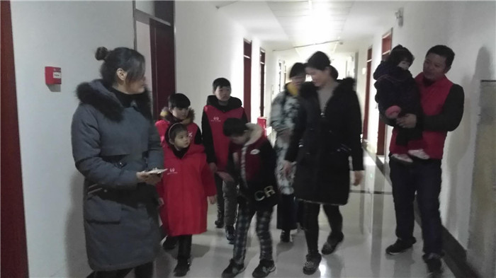 爱心人士关爱留守儿童,爱心人士关爱儿童