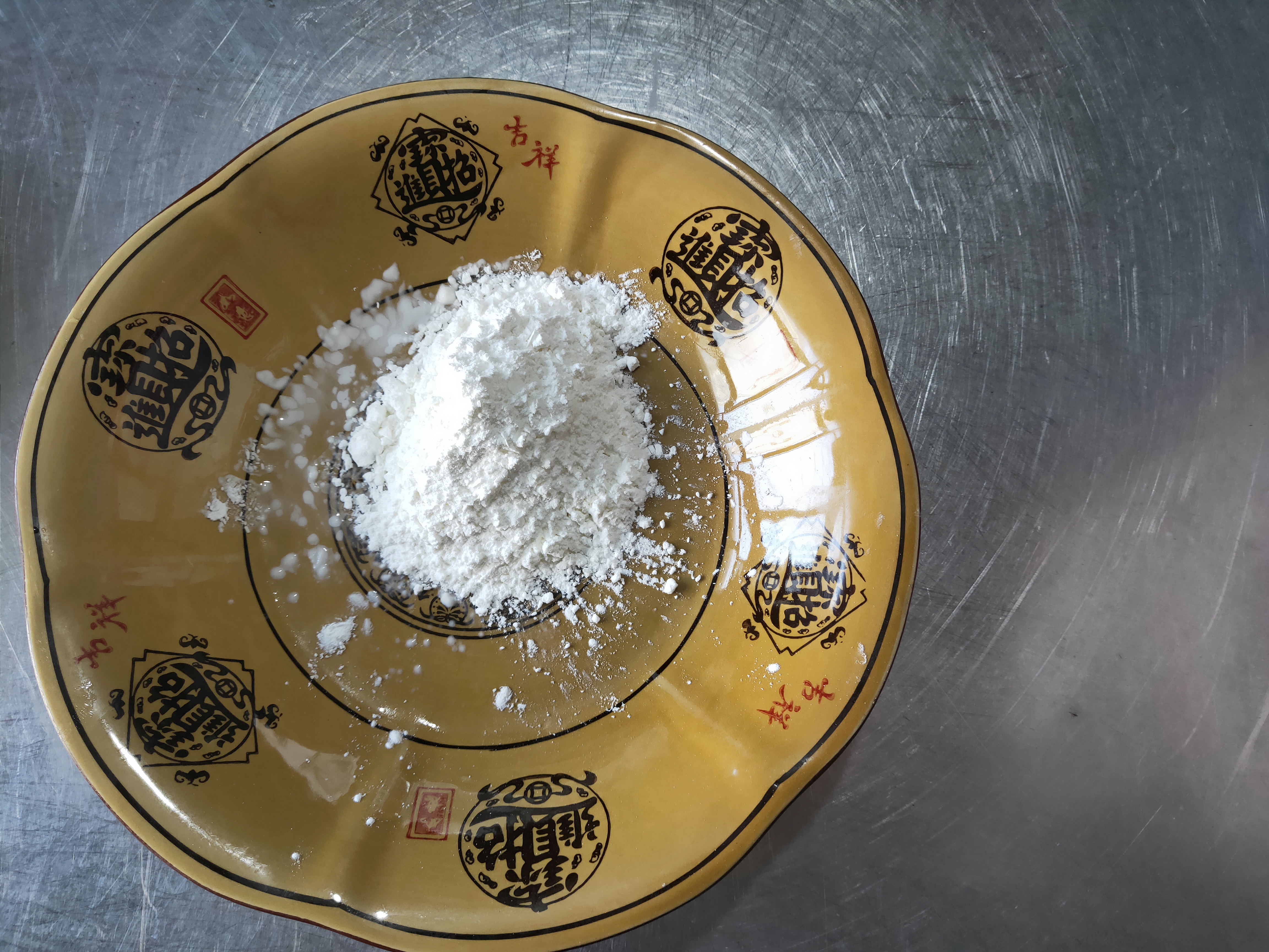 怎么炸小河虾才最好吃,饭店干炸小河虾的干炸鲜蘑怎么做